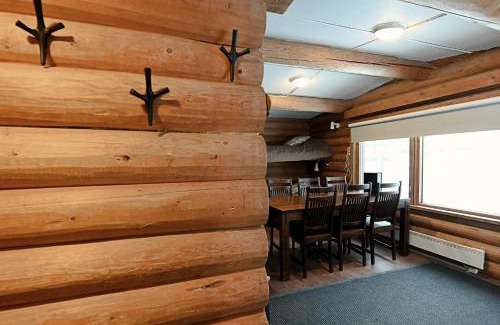 Sirkka Apartment | Classic Log Cabin Ski-in Ski-out