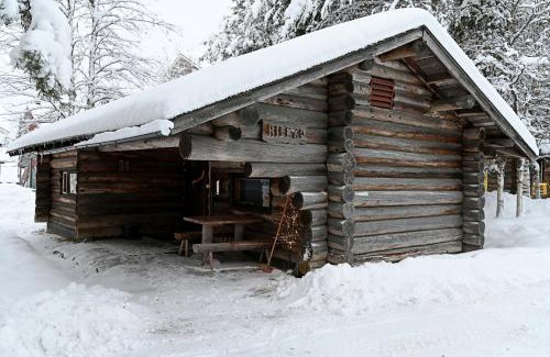 Sirkka Apartment | Classic Log Cabin Ski-in Ski-out