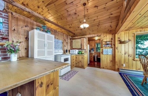 Rome House | Classic Maine 3-bedroom steps from Great Pond, newly decorated, work or play!