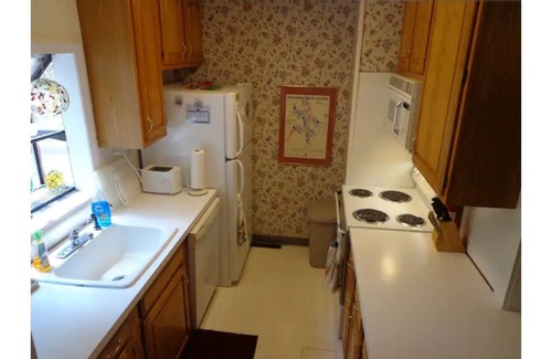 Lake Harmony Cottage | Classic Pocono Mountain Cottage in Split Rock