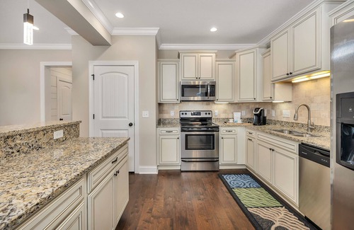 Epworth Acres House | Classic Seaside Town Home Located conveniently near the Causeway