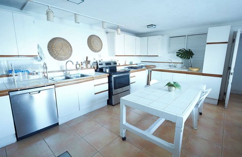 Port Antonio Villa | Classic seafront three-bedroom villa in tranquil, stunning San San, Port Antonio