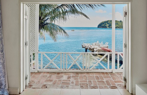Port Antonio Villa | Classic seafront three-bedroom villa in tranquil, stunning San San, Port Antonio