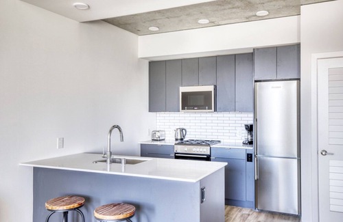 South Lake Union Apartment | Classic South Lake Union 1BR w/W/D & Roof, nr Lake Union, by Blueground