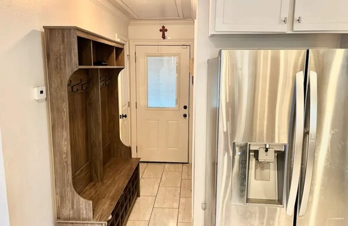 Denham Springs House | Classic southern home! Beautiful big kitchen, and centrally located home.