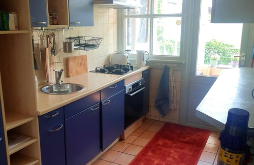 Delfshaven Apartment | Classic townhouse with nice canal views in centre