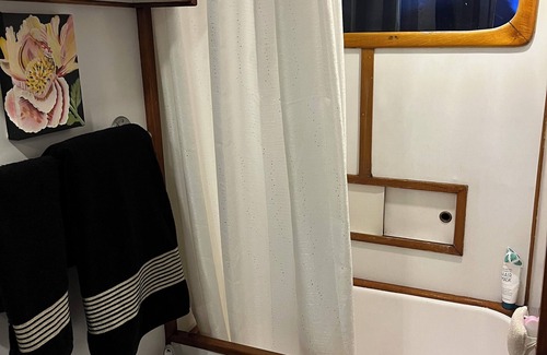 Marina del Rey Boat Rental | Classic Traditional trawler family friendly with large screen TV and WIFI,