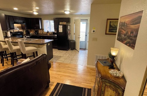 Berkley House | Classy 3 bdrm Great reviews! Awesome Denver Location Only 5 mins to every hi-way