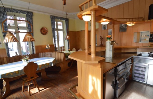 Uerzig House | Classy Holiday Home in Ürzig near Forest