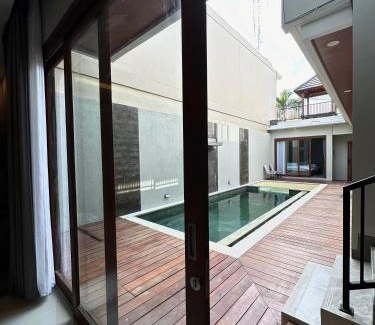 Sunset Road Villa | Classy new 5 BR villa in Kuta