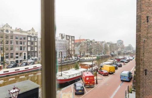 Binnenstad Apartment | Classy Room 17th Century Canal House