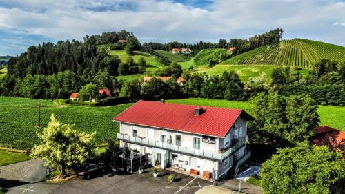 Leutschach Apartment | CLAUS RESCH APPARTEMENTS - E-Bike, Wandern, Minigolf, Familie, Urlaub an der Weinstraße
