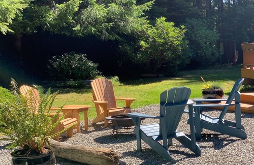 Tofino House | Clayoquot Retreat - Steps from South Chesterman Beach + hot tub. Dog friendly!