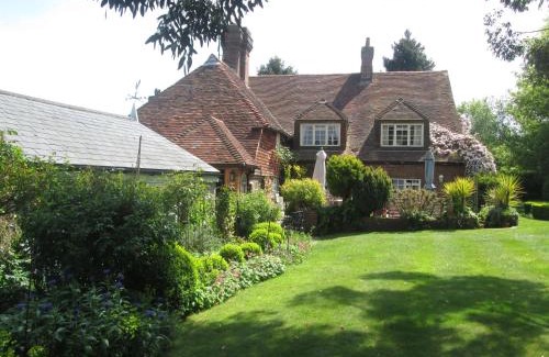 Hassocks Bed & Breakfast | Clayton Wickham Farmhouse