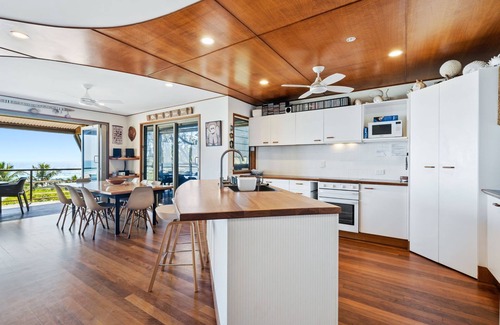 Point Lookout Apartment | Claytons 10 | 4 bed, 2 bath, Cylinder beachfront