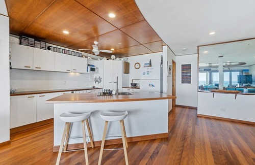 Point Lookout Apartment | Claytons 10 | 4 bed, 2 bath, Cylinder beachfront