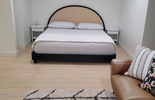 Red Oaks Mill House | ***Clean and Airy Poughkeepsie Getaway - Hospitals Nearby***