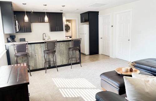 Eugene House | Clean and comfortable 2-bedroom house with AC, WiFi in central Eugene location.