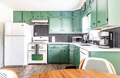 Berclair House | Clean and Comfy 3 Bedroom House (Sleeps 8)