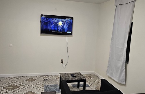 Seabrook Apartment | Clean and Private Apartment with 2 Queen bed 28 min. to DC Downtonn