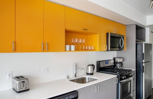 Wilburton Apartment | Clean Bellevue 1BR w/Lounge, Rooftop & Gym, nr Shops, by Blueground