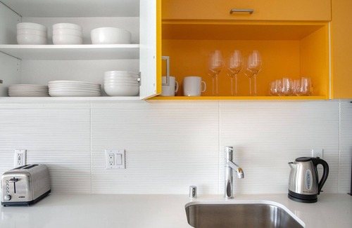 Wilburton Apartment | Clean Bellevue 1BR w/Lounge, Rooftop & Gym, nr Shops, by Blueground