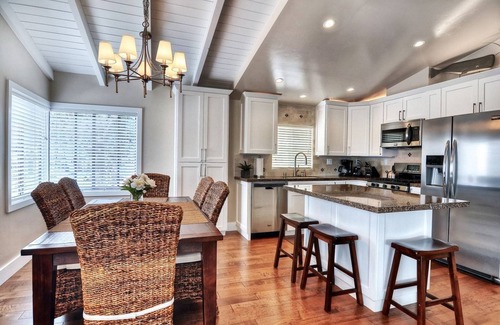 Corona del Mar Condo | Clean & Close to Beach & Village with A/C-Loft & Garage
