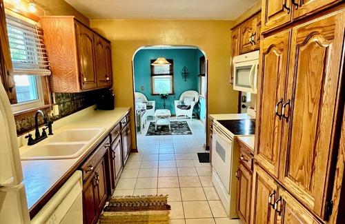 St. Cloud House | Clean, comfortable & conveniently located!