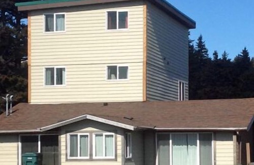 Kodiak Apartment | Clean, Comfortable, Economical With Lake Views