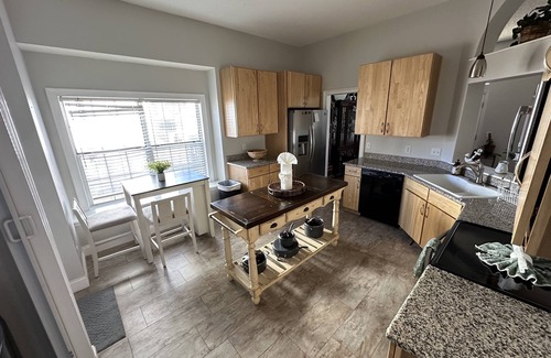 Lexington House | Clean, Comfortable, Safe & Quiet Location.