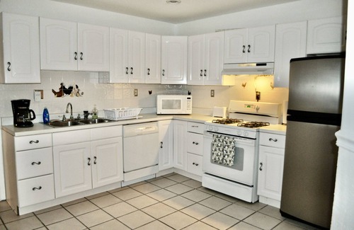 Homosassa Villa | Clean&Comfy Poolside veranda, Premium cable, River access & boat slip available