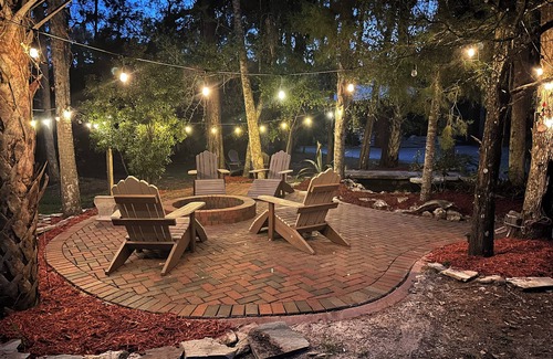 Homosassa Villa | Clean&Comfy Poolside veranda, Premium cable, River access & boat slip available