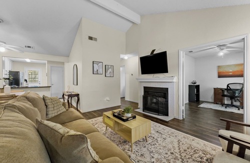 Euless House | Clean & Cozy 2BD/2BA Plus Office - Great Location!