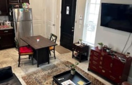 Richmond Apartment | Clean, Cozy apartment with Private Entrance