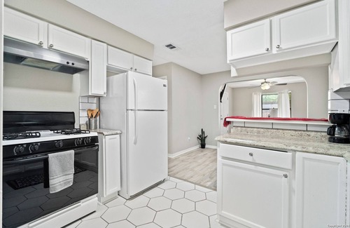 Arena District House | Clean Cozy Home Near Downtown & Riverwalk - accommodates up 10 guest!