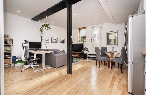 Verdun Apartment | Clean & cozy renovated 2 bedroom apartment steps from away the metro in Verdun!