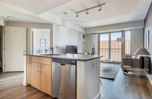 East Cambridge Apartment | Clean East Cambridge 1BR w/Gym & W/D, near T Stop
