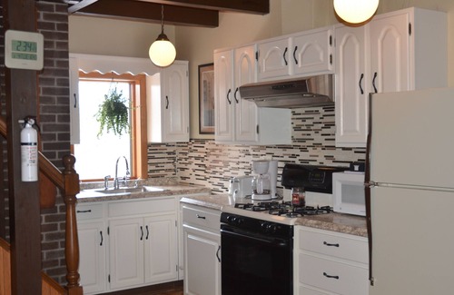 Bairdford Cabin | Clean, Fox Chapel Area, 20 Minutes from Downtown Pittsburghn