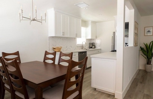 Corona del Mar Condo | Clean Home Close to Beach/Village