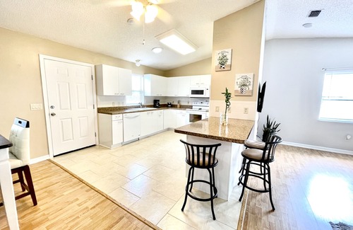 The Villages House | Clean Home in The Villages-Walking distance to Orange Blossom Hills Country Club
