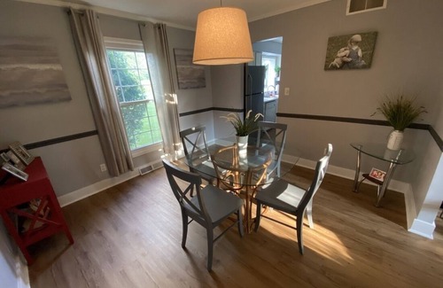 Granger House | Clean, Kid-Friendly, 12 Min. From Notre Dame