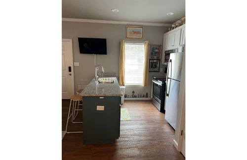 Valdosta House | Clean Modern Deco Apt 1 BR 1 Bath Near Everything