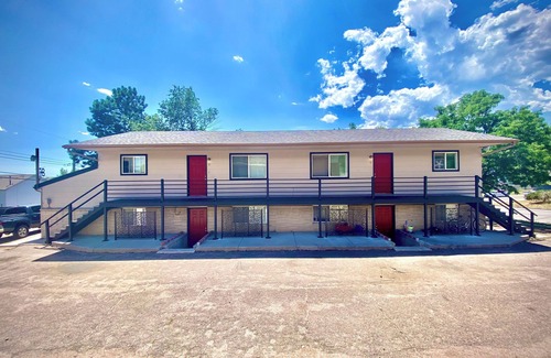 Southeast Colorado Springs Apartment | Clean Modern Eastside Colorado Springs Apartment Delta