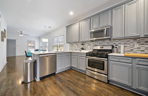 Washington Park House | CLEAN, RENOVATED AND READY FOR YOUR STAY!