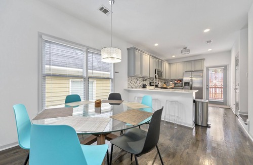 Washington Park House | CLEAN, RENOVATED AND READY FOR YOUR STAY!