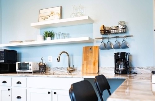 East Memphis Apartment | Clean & Serene House + Studio - Easy On/off I-40