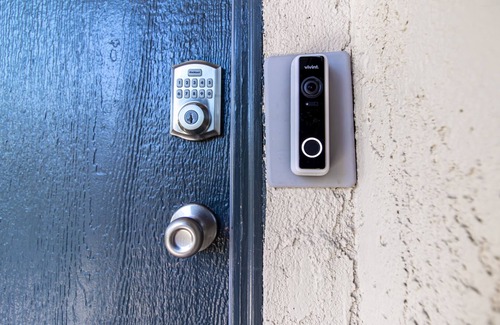 Colton Apartment | Clean Studio♛King Bd.♛Fast Internet♛Close to Fwy