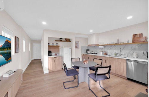 South San Gabriel House | Clean Stylish 2 Beds free parking for Small groups