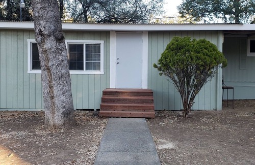 Columbia House | Clean, Updated, Budget Friendly & a little Quirky