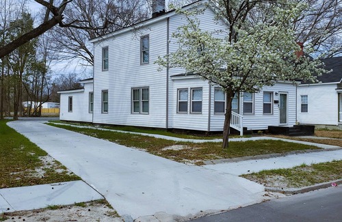 Greenville House | Clean, updated townhouse near ECU, Vidant & Uptown